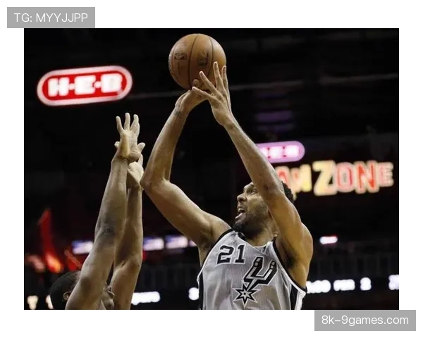 爵士不敌马刺,赛后更衣室讨论聚焦于第三节区域防守的几次漏人